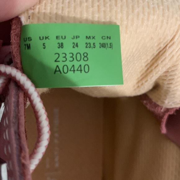 Pink Timberlands - Picture 7 of 8